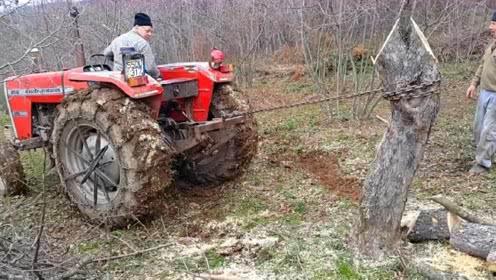 国产拖拉机过河视频,见证中国农业机械实力